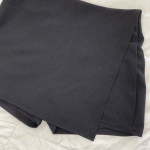 NWT Black Skort